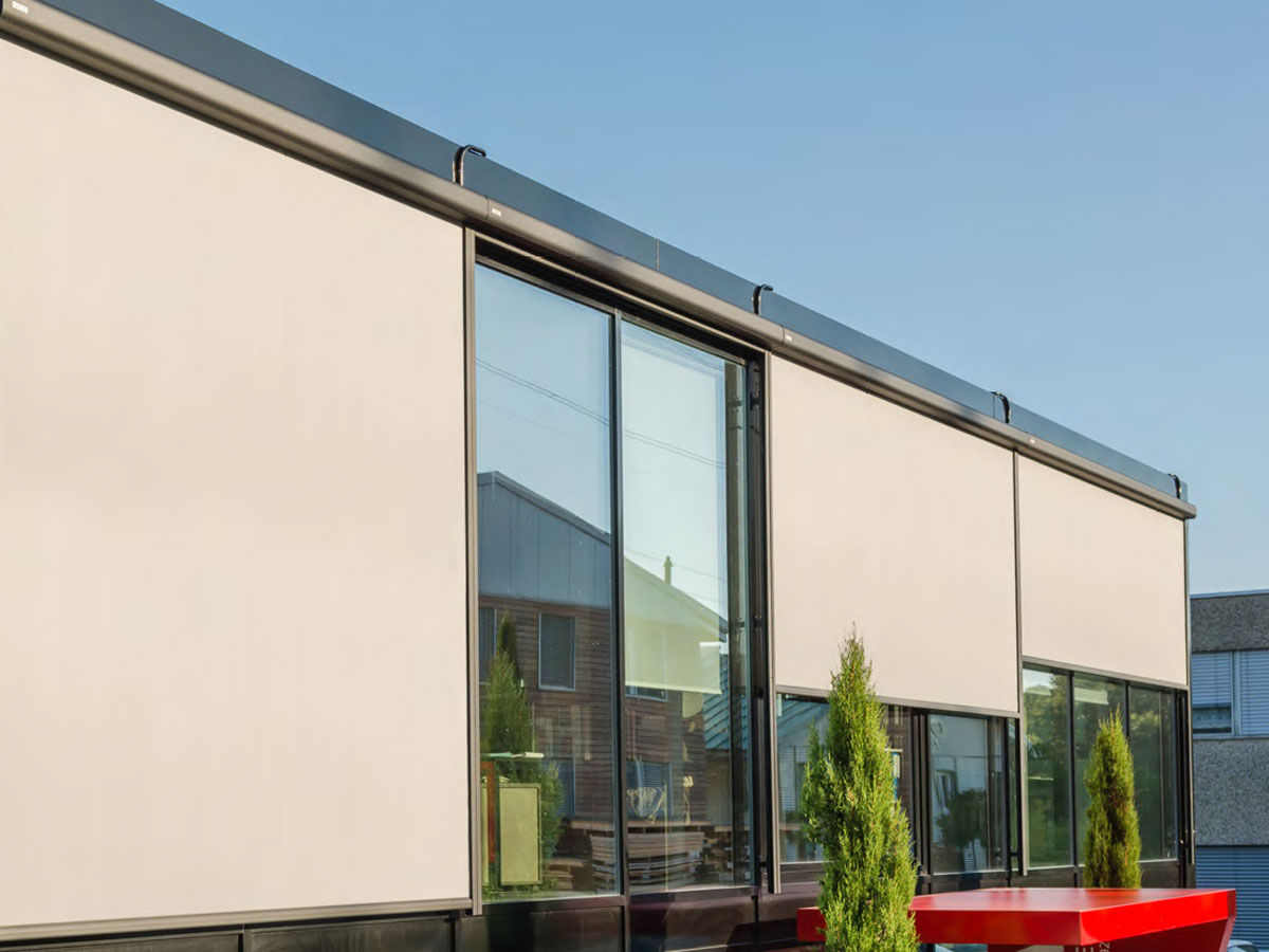 Sonnenschutz-Gruber-Wiener-Neustadt-Senkrechtbeschattung_Ventosol2